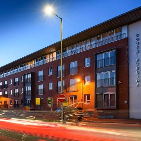 Luxury City Apartment Underground Parking 5* Белфаст Екстериор снимка
